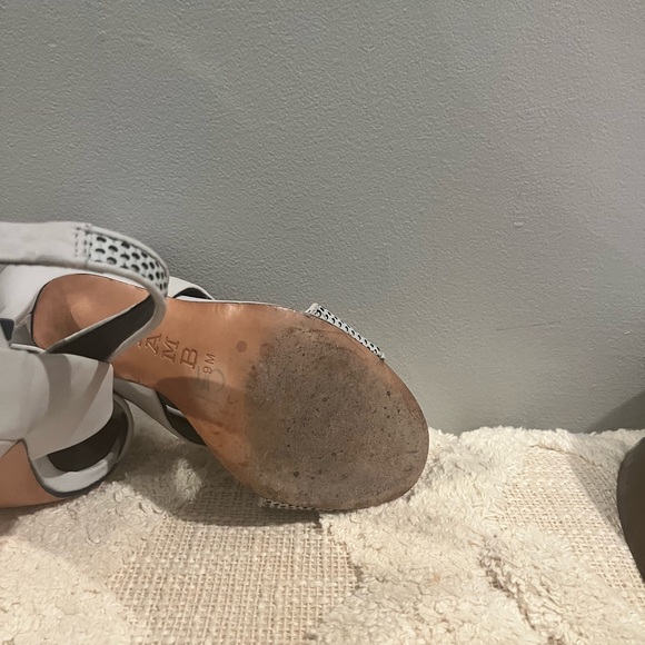 L.AM.B Gwen Stefani Gray Leather Open
Toe Criss Cross Strap Heels - Picture 3 of 4